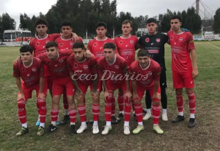 Equipo de Mataderos previo al triunfo ante Independiente de Lobería