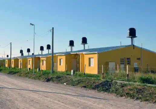 Docentes reclaman la construcción de viviendas