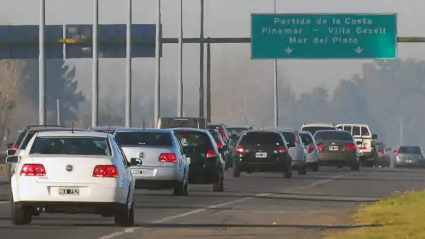 Fin de semana largo: 1.400 vehículos por hora circulan por ruta 2 hacia la costa atlántica