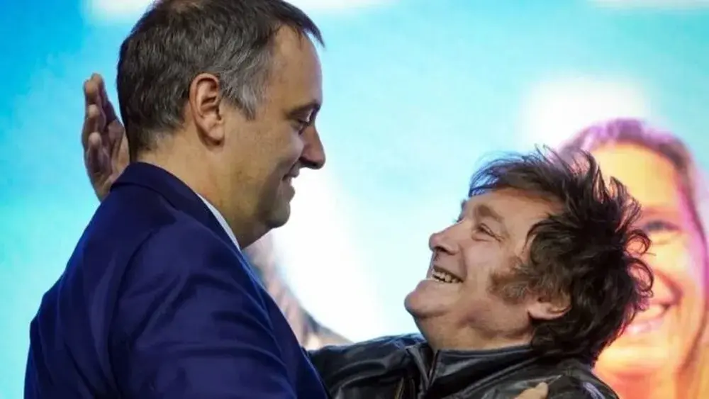 Manuel Adorni y Javier Milei, celebración en La Libertad Avanza. - Instagram -