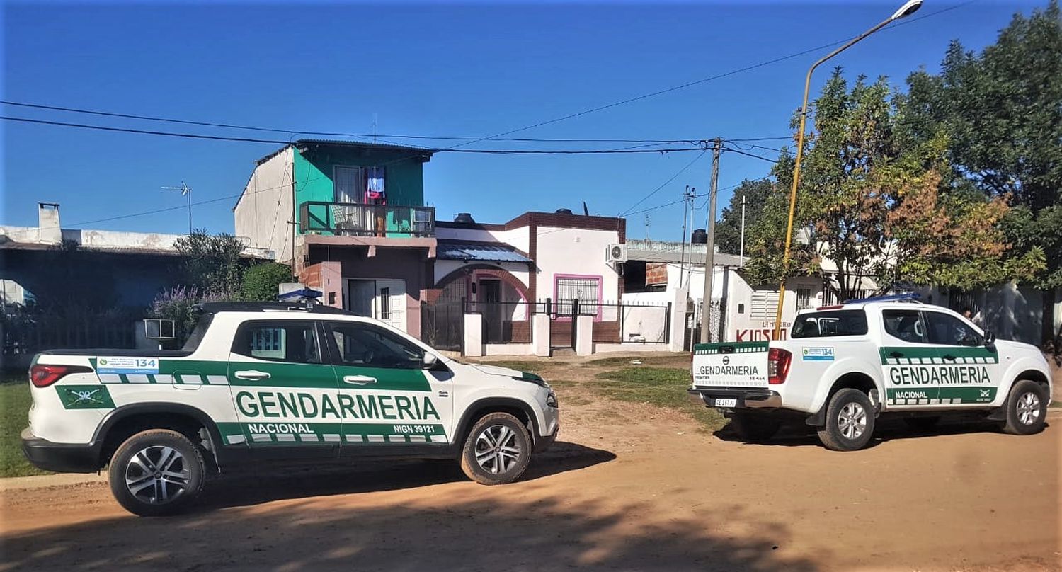 Pese a no encontrar droga, detuvieron a dos personas 