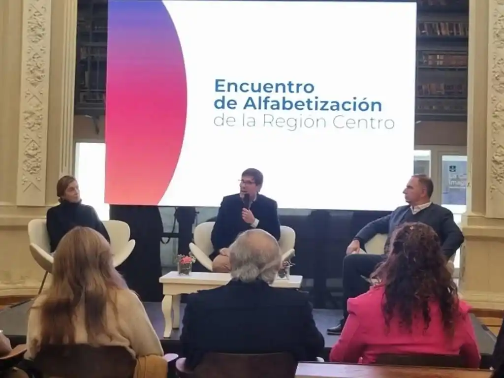 El ministro Goity participó junto a sus pares de Córdoba y Entre Ríos, del Encuentro de Alfabetización.