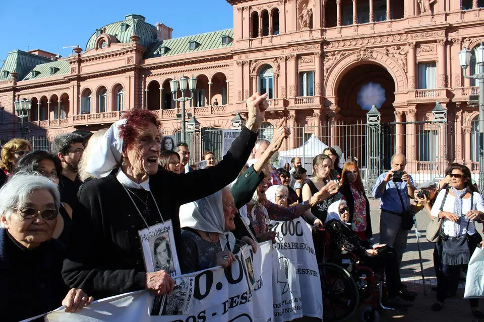 Madres de Plaza de Mayo conmemoró sus 40 años de lucha con críticas a Macri