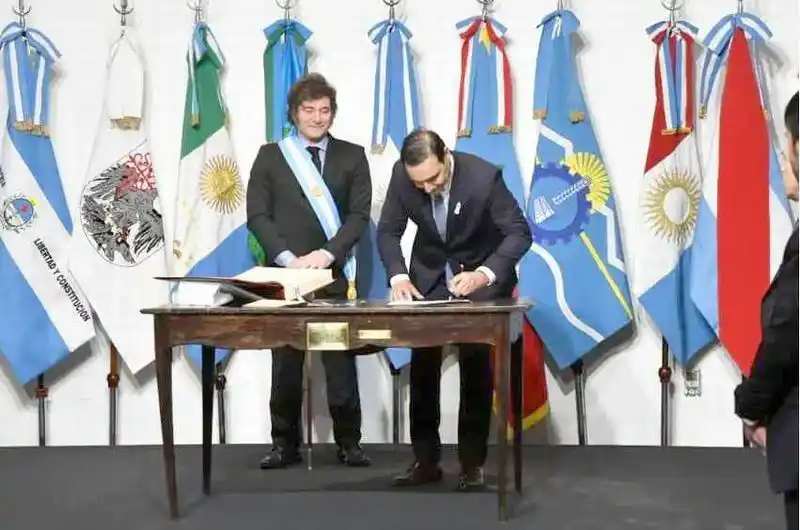 La herencia de Gustavo Valdés: más de $164 mil
millones de deuda para el próximo gobernador