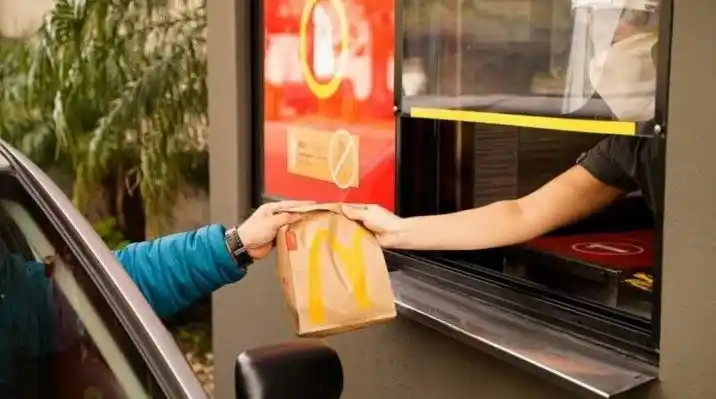 Ganó una fortuna en la lotería, pero tuvo que volver a su viejo trabajo por un inesperado motivo