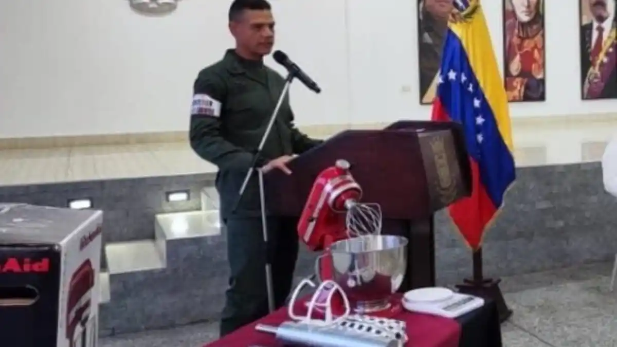 ¡LA MATRACA NO ES OPCIÓN! Efectivos de la GNB se forman también en barbería y panadería