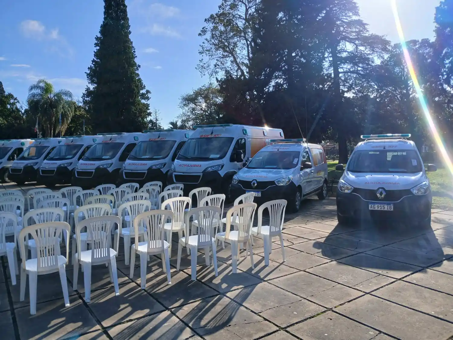 La provincia entregó 10 ambulancias para el depto. Castellanos: “Vamos a poder resolver urgencias o salvar vidas”