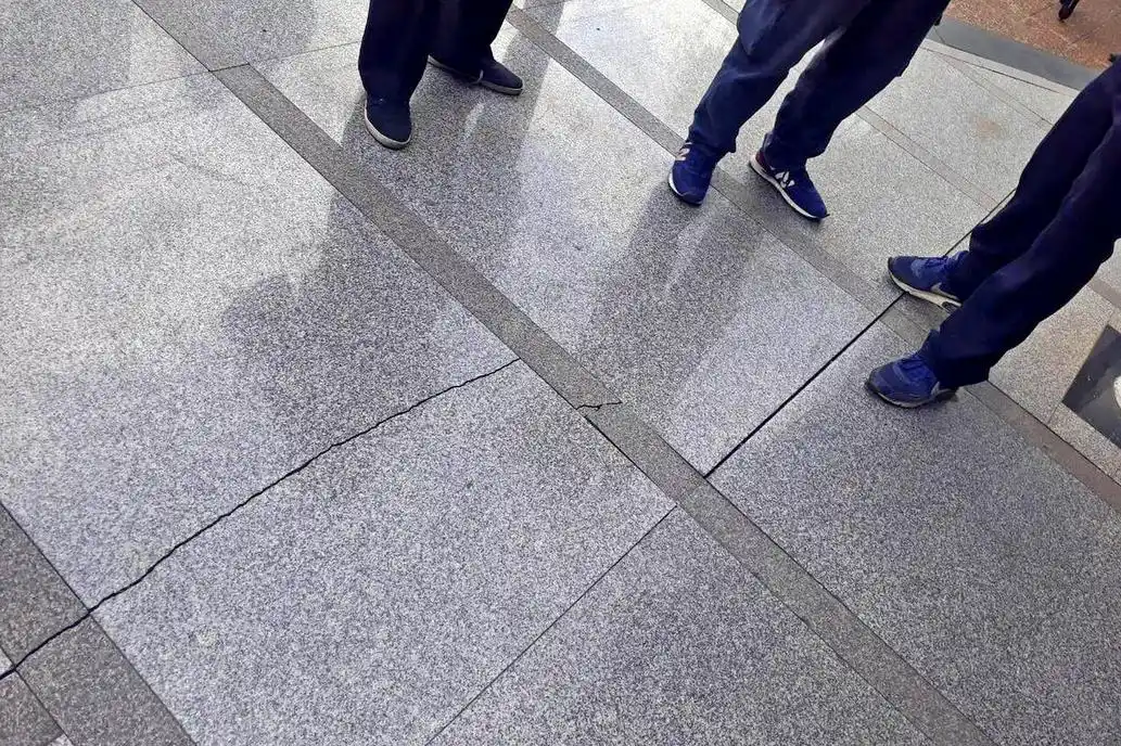 El sismo provocó rajaduras en la sede del Servicio Penitenciario Bonaerense