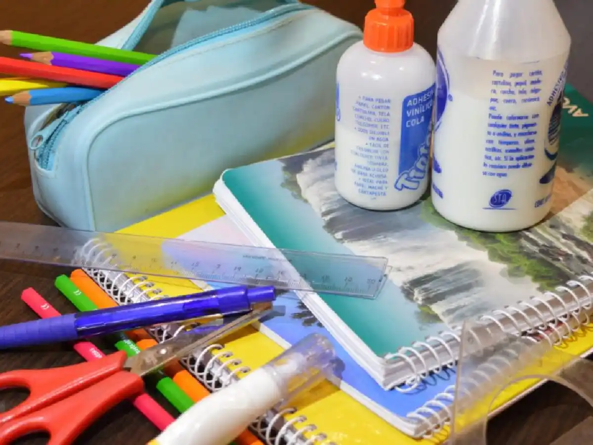 Cáritas inició su campaña de útiles escolares