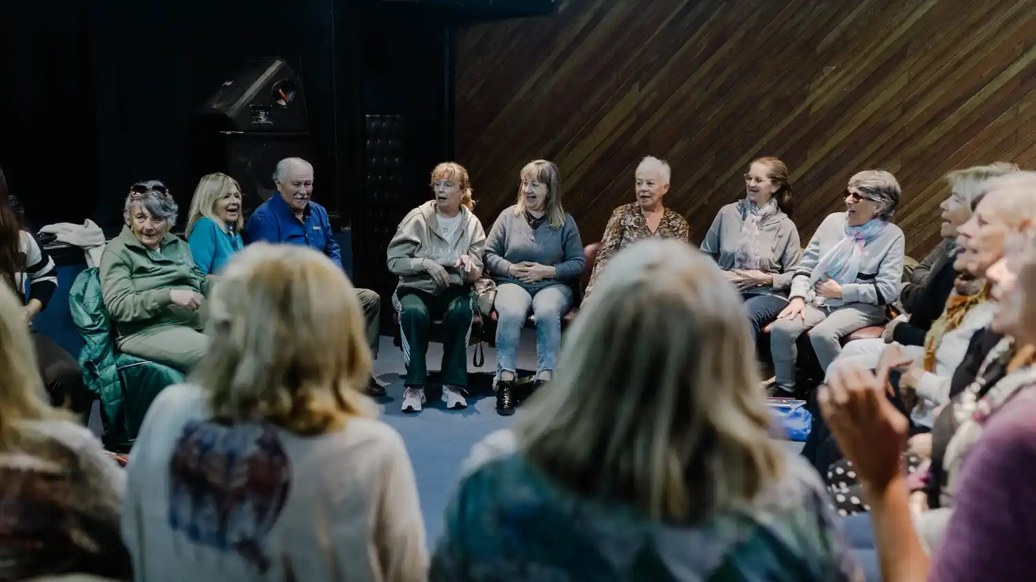 Estas iniciativas forman parte de la agenda cultural del centro, que busca fomentar la creación artística y ofrecer un espacio de encuentro para vecinos y visitantes interesados en diferentes disciplinas.