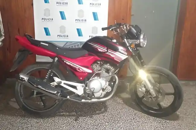 La moto era conducida por un joven de 21 años.