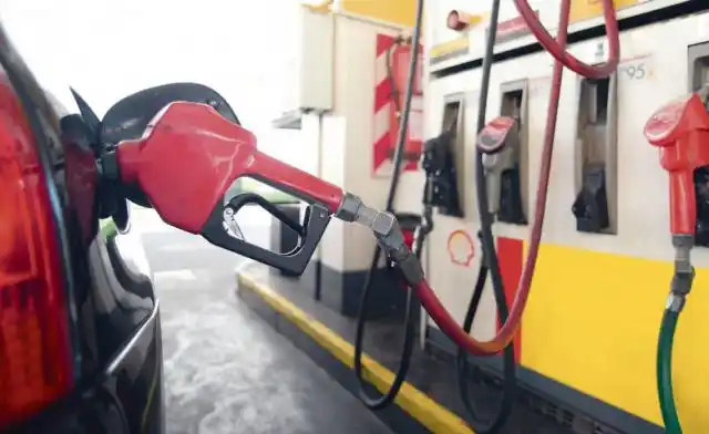 Nuevo aumento en las naftas: en noviembre termina el congelamiento y podrían subir un 6%