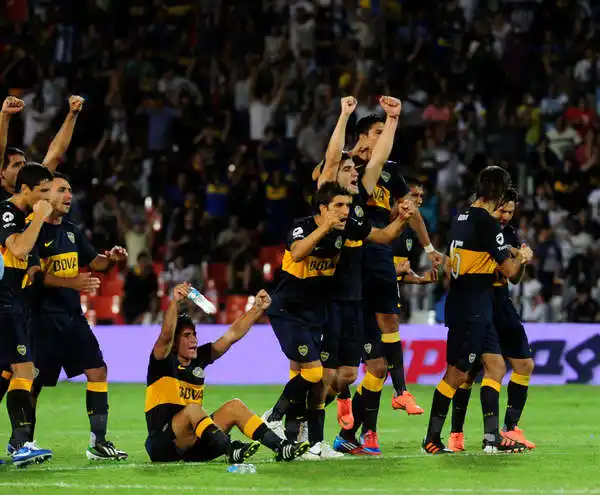 Por los penales, Boca festejó en el segundo superclasico del verano