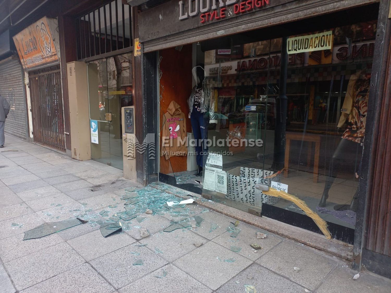 El hecho sucedió en Corrientes entre San Martín y Rivadavia.