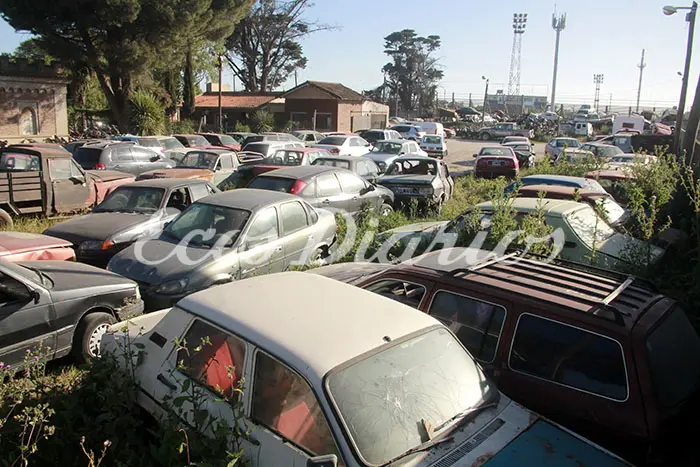 Tercerizar la compactación  de chatarra de autos