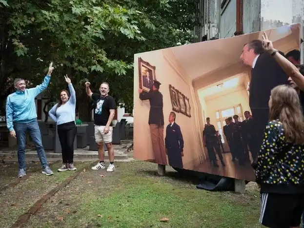 La Cámpora e H.I.J.O.S restituyeron la gigantografía de Kirchner en la exEsma