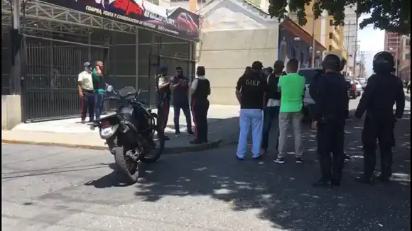 En seis meses cinco ataques: lanzan nuevo artefacto explosivo en concesionario de Lara