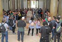 Acompañadas por gremios y la comunidad de padres, las docentes municipales volvieron a manifestarse
