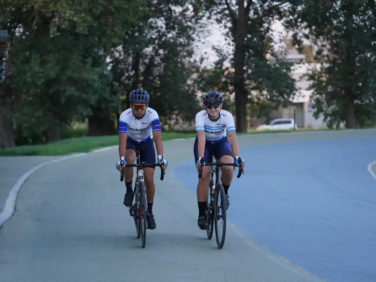 Almada gira en el pelotón en Mendoza