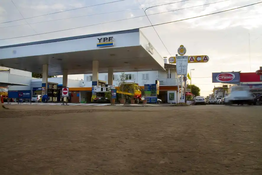 Combustibles con precios congelados por seis meses