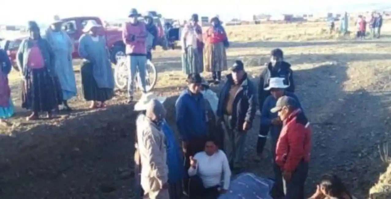 Dos niños murieron ahogados al intentar rescatar una pelota que se les había caído a una laguna