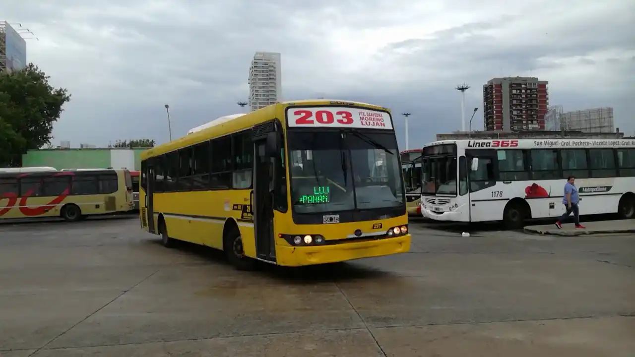 Desde hoy jueves 1° de enero aumentan los colectivos en el Gran Buenos Aires: ¿cuánto cuesta el boleto mínimo?