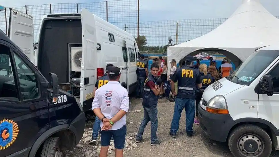 Rescataron a 15 mujeres obligadas a prostituirse en las carreras del TC Pista