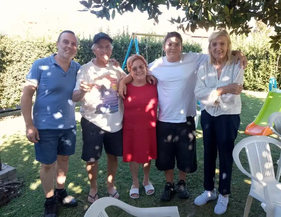 Bruno con la tía Ascenzina con su yerno Marcos y Tina con su nieto Mateo-