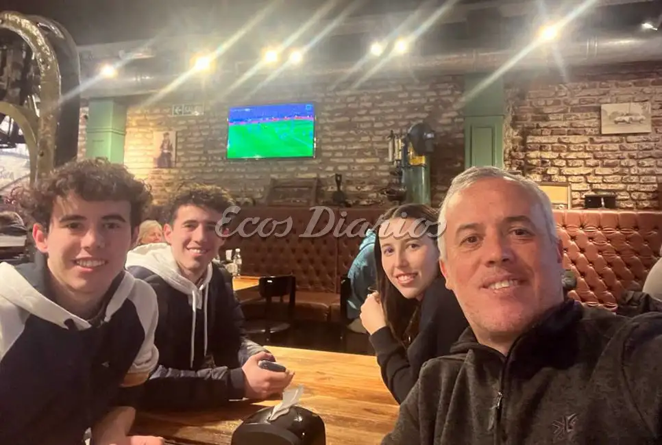 Martín Migueles. Con sus hijos Ignacio, Santiago y Joaquina en La Industrial