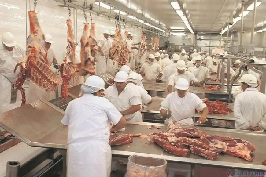 Trabajadores de la carne acordaron una recomposición salarial del 45%
