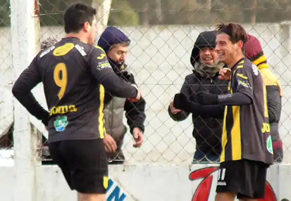 Newbery goleó a Gimnasia como visitante