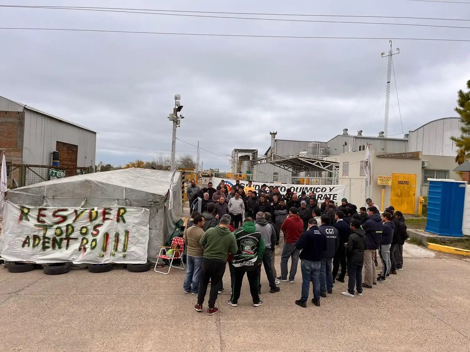 La CGT realizó un plenario en las puertas de la fábrica Resyder