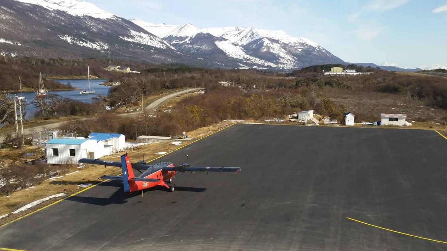 Evacúan aeropuerto de Puerto Williams luego del terremoto por alerta de tsunami