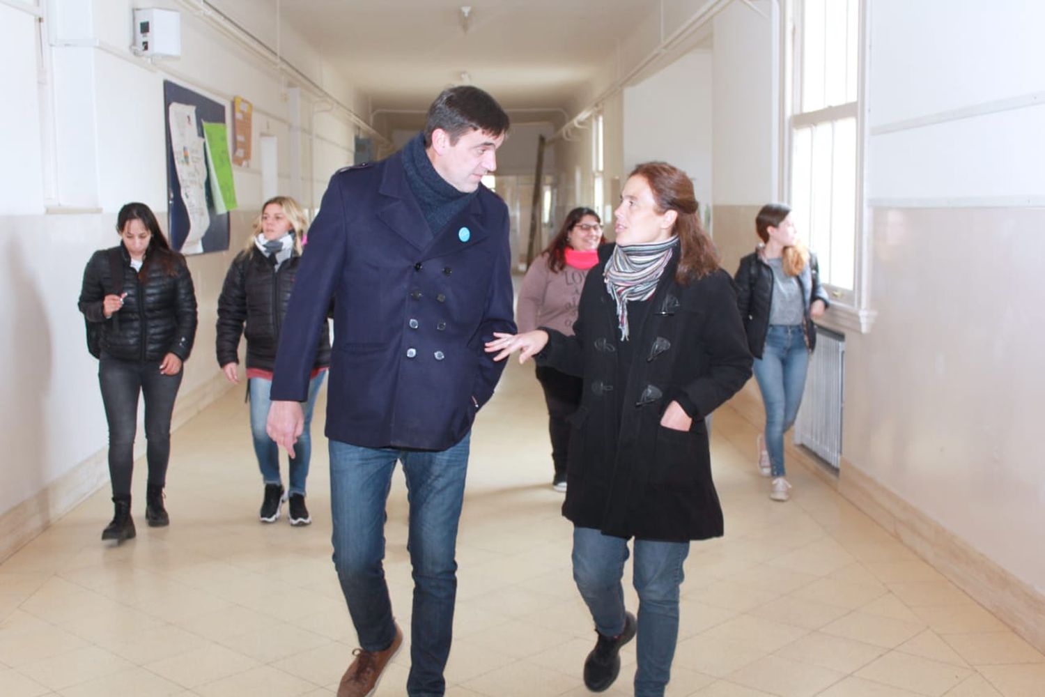 El diputado y candidato Iparraguirre recorrió las obras que se están desarrollando en la Unidad Académica Escuela Normal.