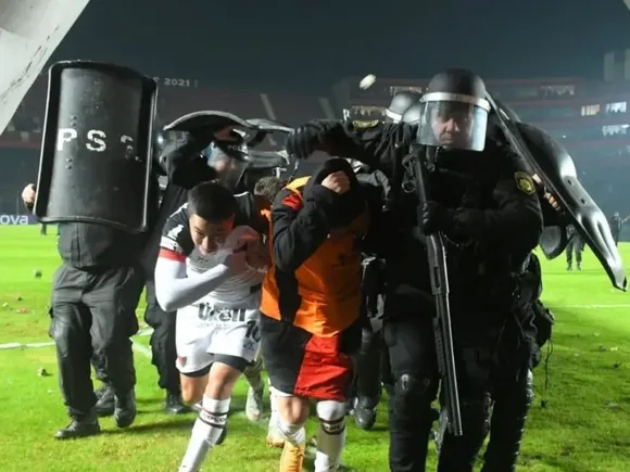 Colón SF perdía 1 a 0, la gente explotó y volvieron a los ’80: partido suspendido