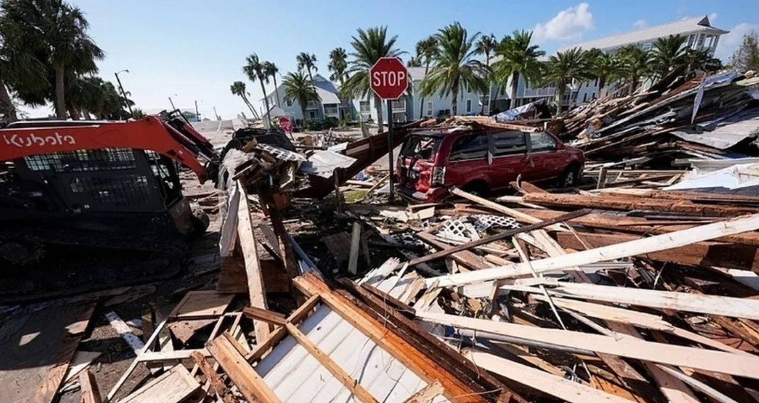 Mientras esperaban a Milton, los servicios de emergencia seguían trabajando en los destrozos causados por Helene. Reuters/DW