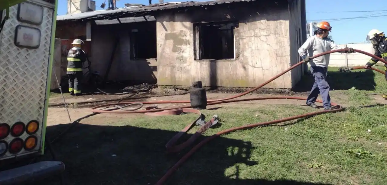 Incendio en una vivienda de 80 y 53