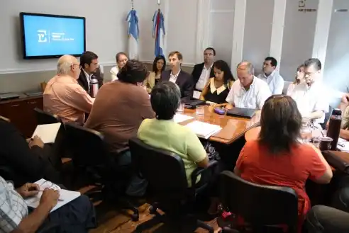 El gobierno ofreció un incremento salarial del 22% a los estatales