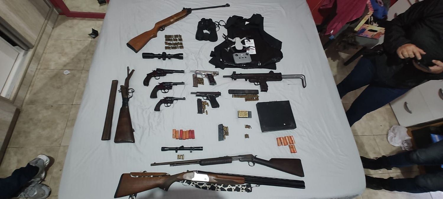 Secuestran un arsenal en Frontera y detienen a tres personas