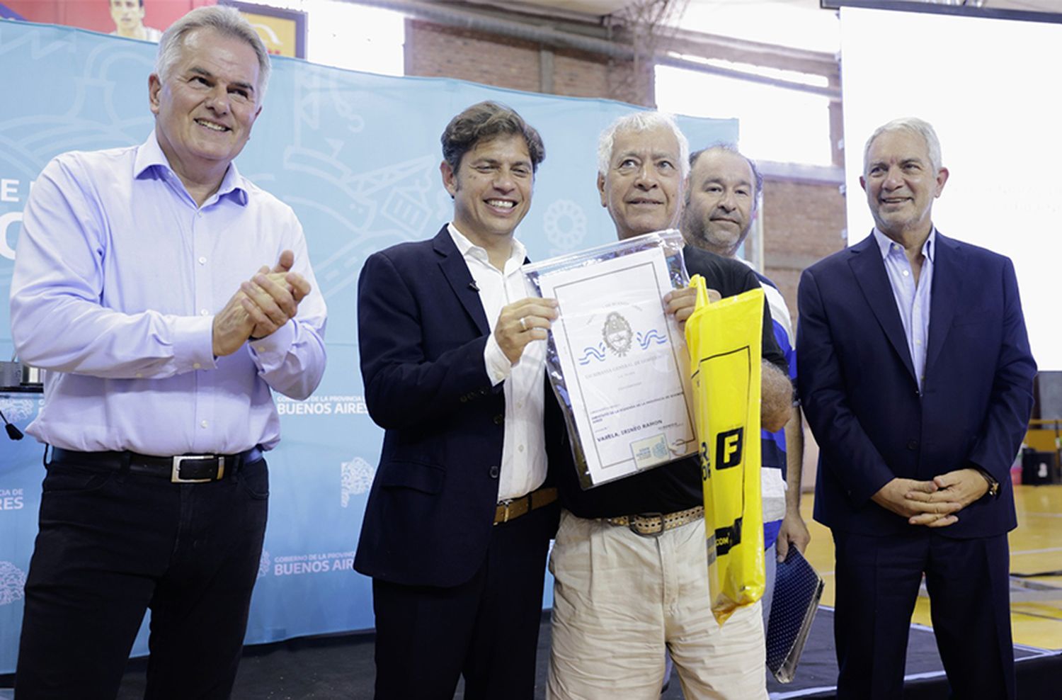 Kicillof entregó 25 viviendas y 425 escrituras gratuitas en Bahía Blanca