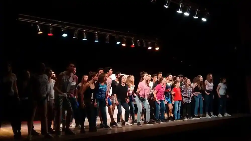 La obra “#Selfie” de la Escuela Municipal de Teatro, se presentó con éxito