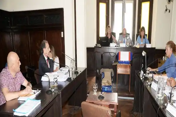 La presunta víctima de Trata nombró a políticos presentes en las fiestas