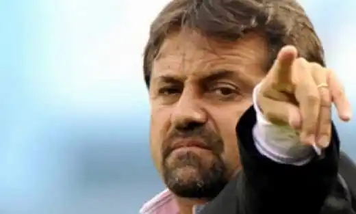 Video: Caruso Lombardi a las piñas con hinchas de Sarmiento de Junín