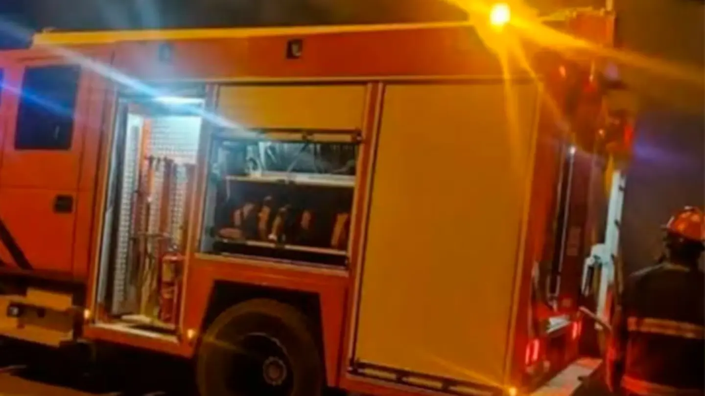 El incendio se habría originado por una estufa eléctrica en mal funcionamiento.