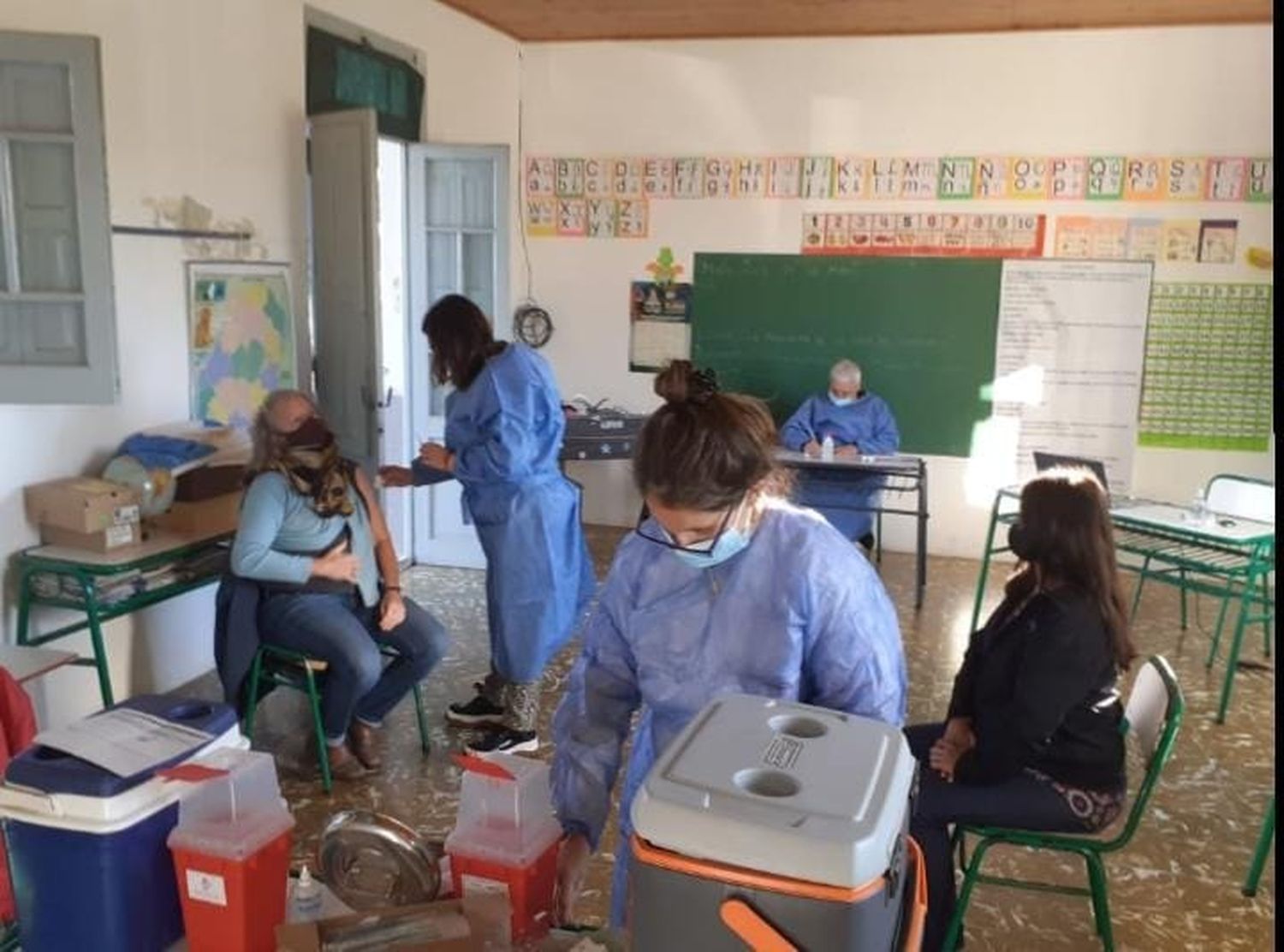 Covid: vacunación en el 1º Distrito, Estación Lazo y González Calderón