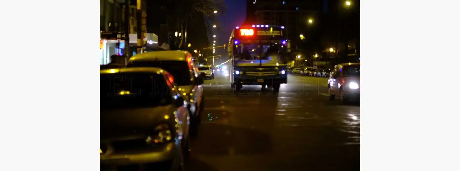 Colectivos: sin definición nacional, continúa el paro en la ciudad