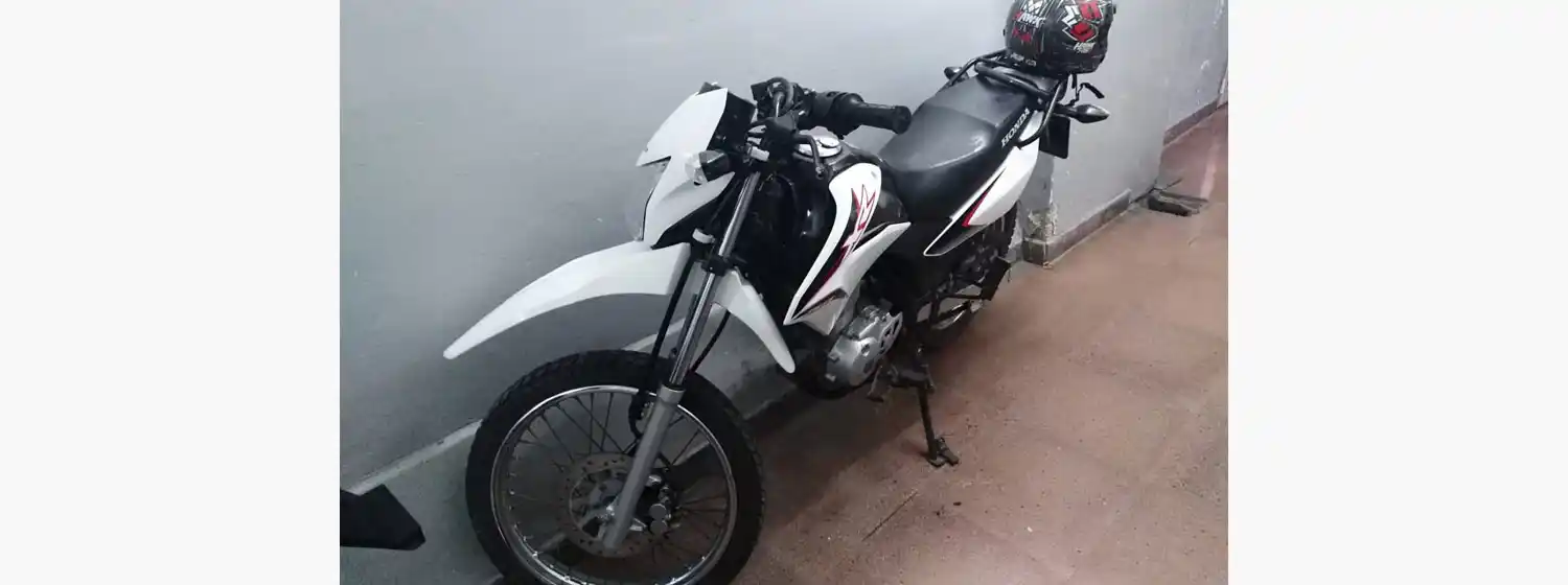 Un motociclista murió y otros dos resultaron heridos en un fuerte choque