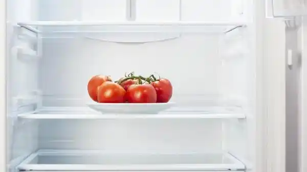 Por qué no hay que guardar los tomates en la heladera