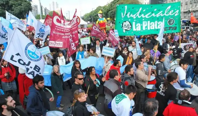 La Provincia recibe a judiciales y médicos buscando destrabar el extenso conflicto