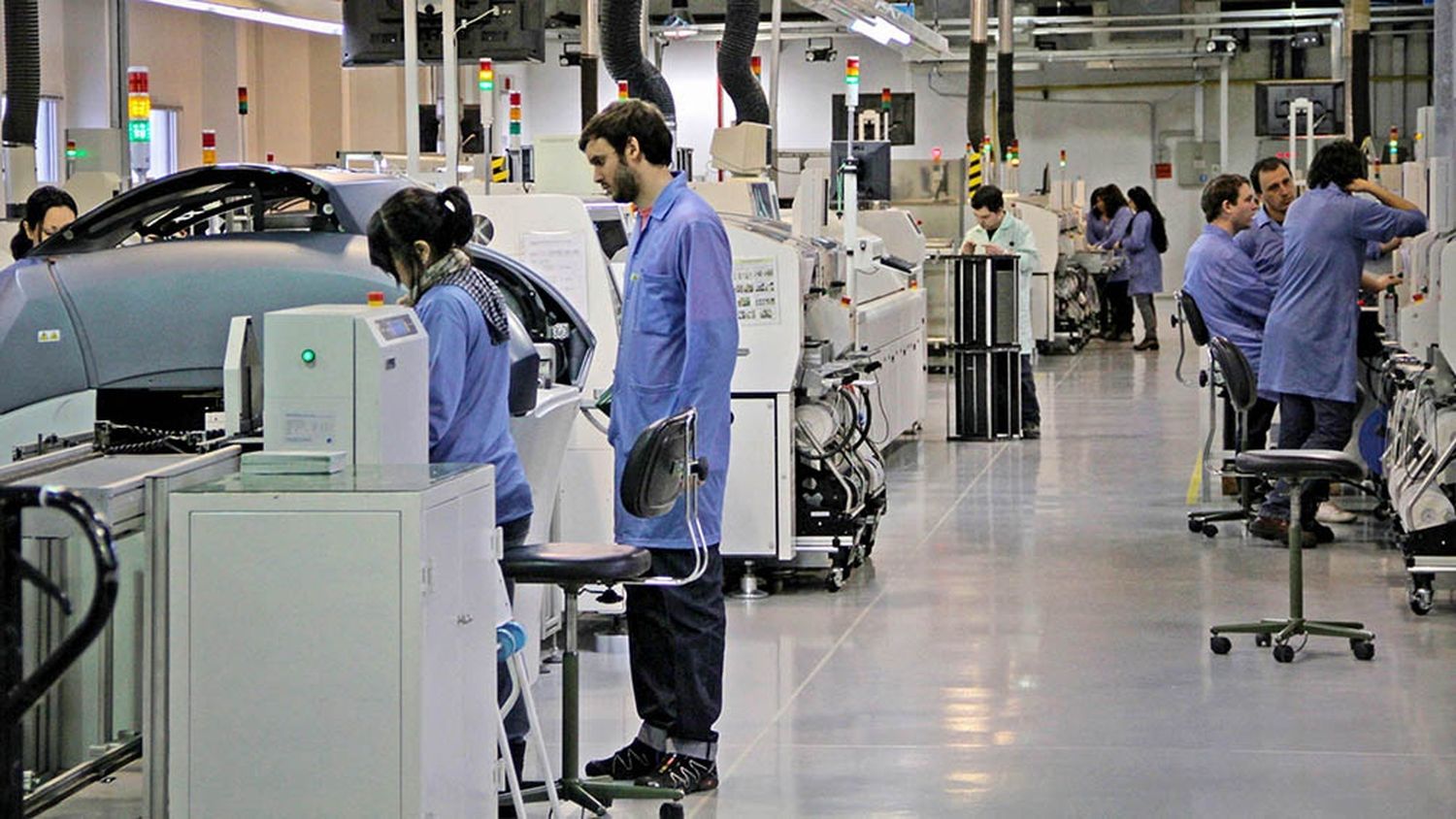 La industria creció 36% interanual en mayo, según el informe de la UIA